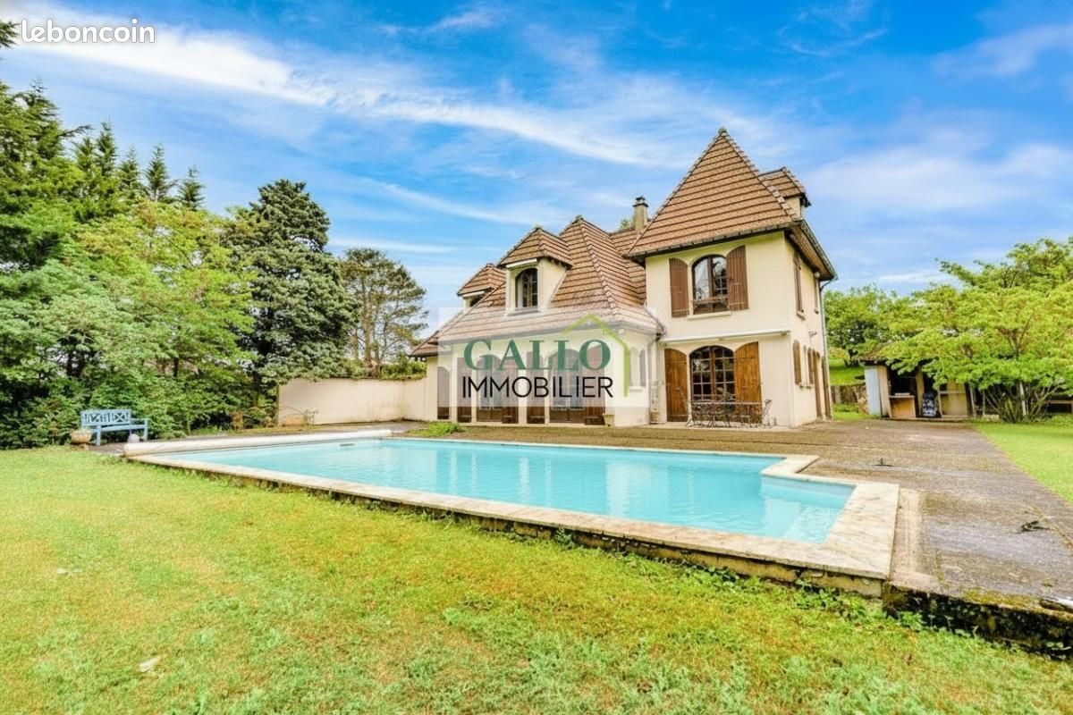 Maison 8 pièces 237 m² · à Diémoz · 237 m² · 650 000 €