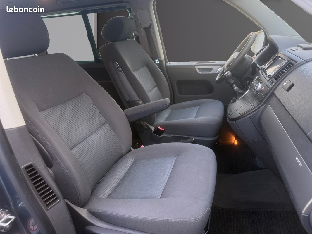 VOLKSWAGEN MULTIVAN 2.5 TDI 130 sièges chauffants carplay clim 3 zones garantie 12 mois (image 8)