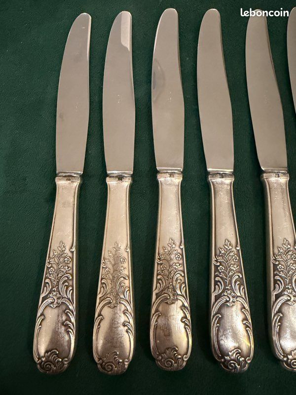 Christofle Marly 12 couteaux de table en métal argenté lames acier