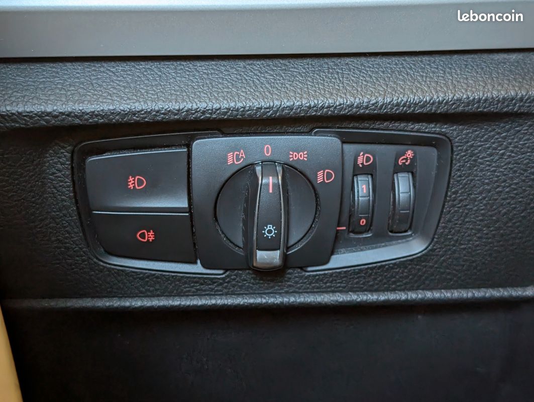 BMW SERIE 1 114D 95CV LOUNGE PLUS - FACTURES D'ENTRETIEN - RIEN A PREVOIR - GPS - CLIM AUTo (image 27)