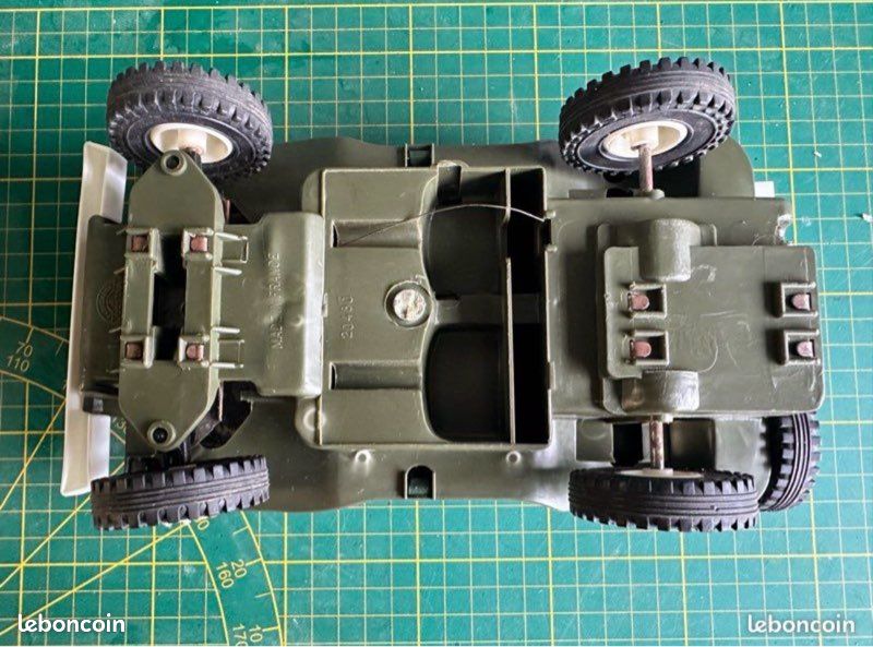 Jeep militaire avec sa remorque JRD jouet ancien en tôle époque CIJ Joustra jep