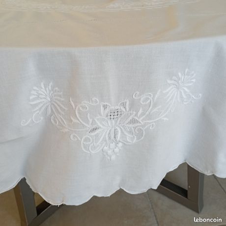 NAPPERON CHEMIN FILET BRODE MAIN 40x60 OVALE BLANC