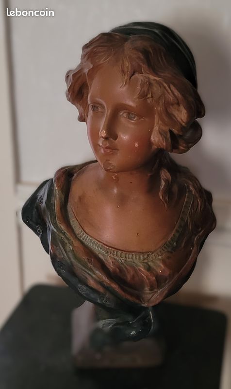 ANCIEN BUSTE DE jeune fille en Plâtre Art Déco - signature à identifier