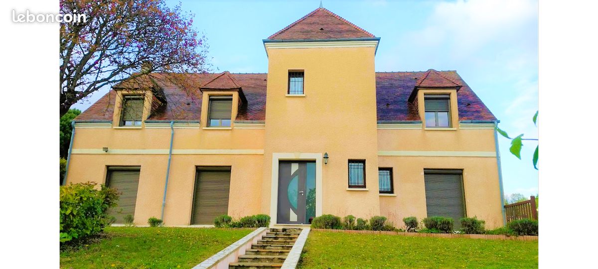 Maison 8 pièces 220 m² · à Varennes-Jarcy · 220 m² · 560 000 €