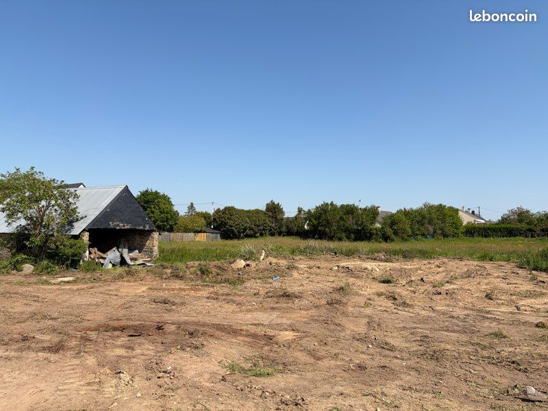 Terrain constructible - 1153 m² - dépendance 70 m² · à Montreuil-Juigné · 225 000 €