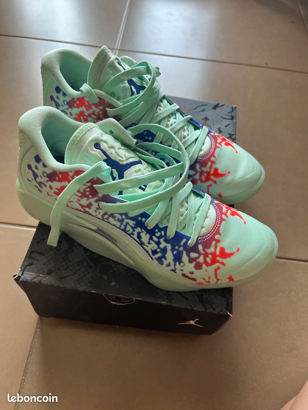 Chaussure de basket Jordan Zion 3 bleue neuve en taille 39 avec boite d’origine. N’hésitez pas à me contacter pour plus d’informations (image 2)
