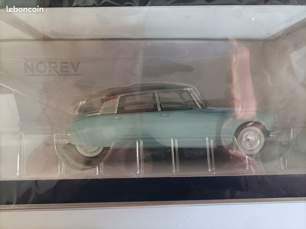 Voiture miniature citroen ds 19 (image 2)