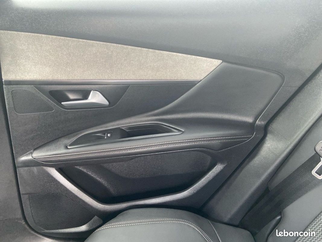 Peugeot 3008 BlueHDi 130 EAT8 GT (image 25)