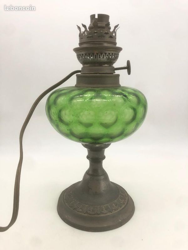 Ancien pied de lampe à pétrole en verre vert vintage (image 1)