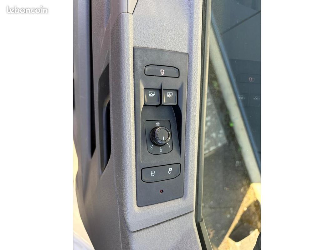 VOLKSWAGEN TRANSPORTER T6 MINIBUS 8 Places 2.0 TDI 110 Business Line (image 6)