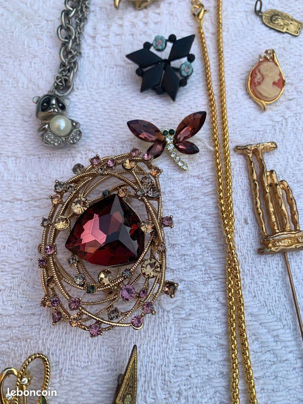 BIJOUX ENTIEREMENT FACONNES A LA MAIN EN PIERRE NATURELLE