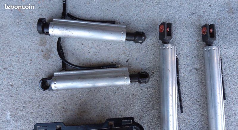 Lot De 2 Vérins De Capot Neufs Pour Volkswagen Eos – Référence TB 01413 – Emballage D’origine