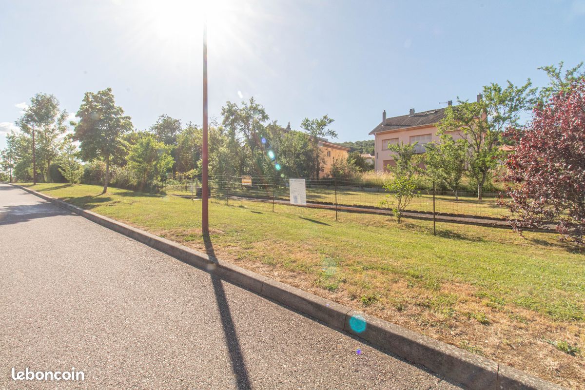 Maison 335 m² · à Neuves-Maisons · 335 m² · 70 000 €
