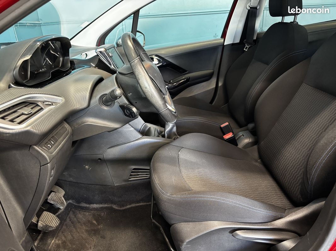 Peugeot 208 1.6 BLUEHDI 100CH STYLE 5P (image 7)