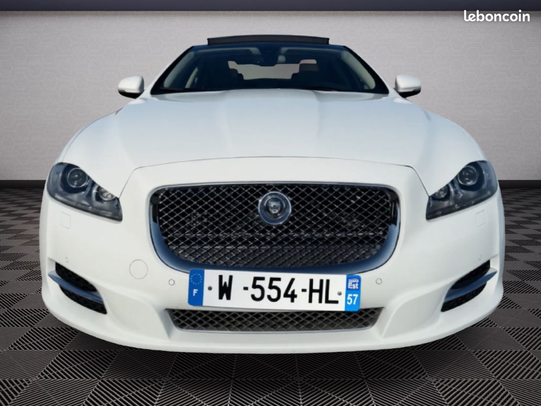 Jaguar XJ Luxury 3.0 V6 275cv - Cuir, Toit ouvrant, Caméra de recul (image 5)