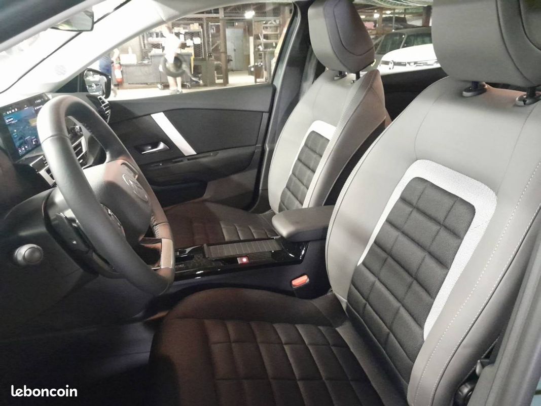 CITROEN C4 PureTech 130 EAT8 Plus (image 9)