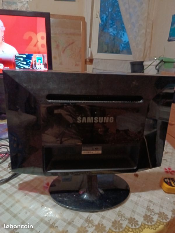 Ecran pc Samsung 54cm prix a debattre (image 2)