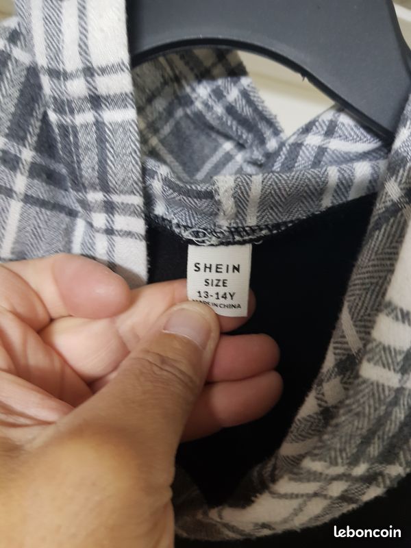 Sweat à capuche Enfant Shein (Taille 13-14ans) (image 3)