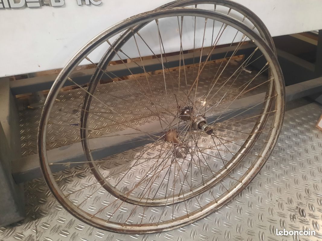 Paire De Roues De Vélo Ancien "chapeau De Gendarme" - 650b - Occasion