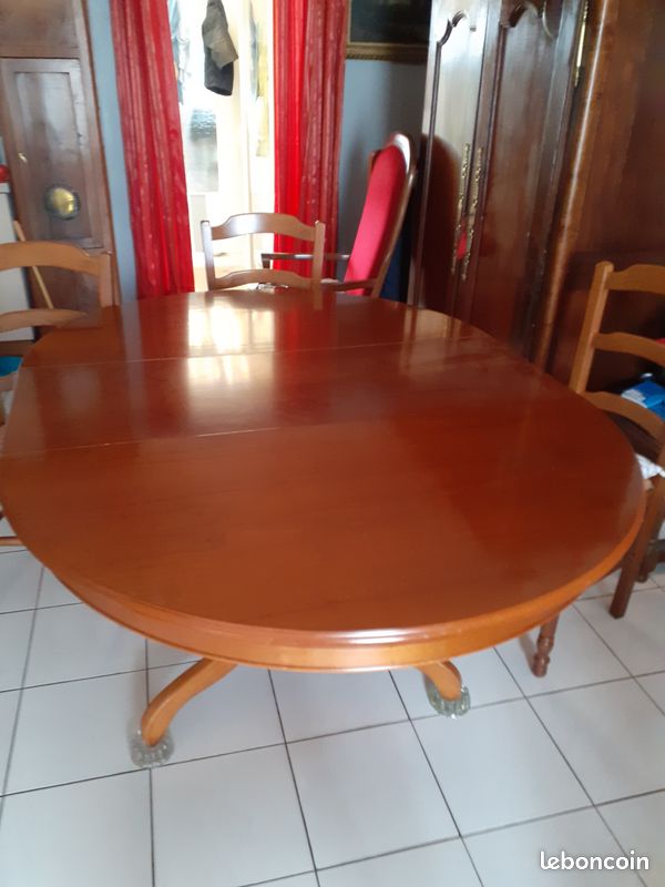 Table ronde et chaises (image 4)