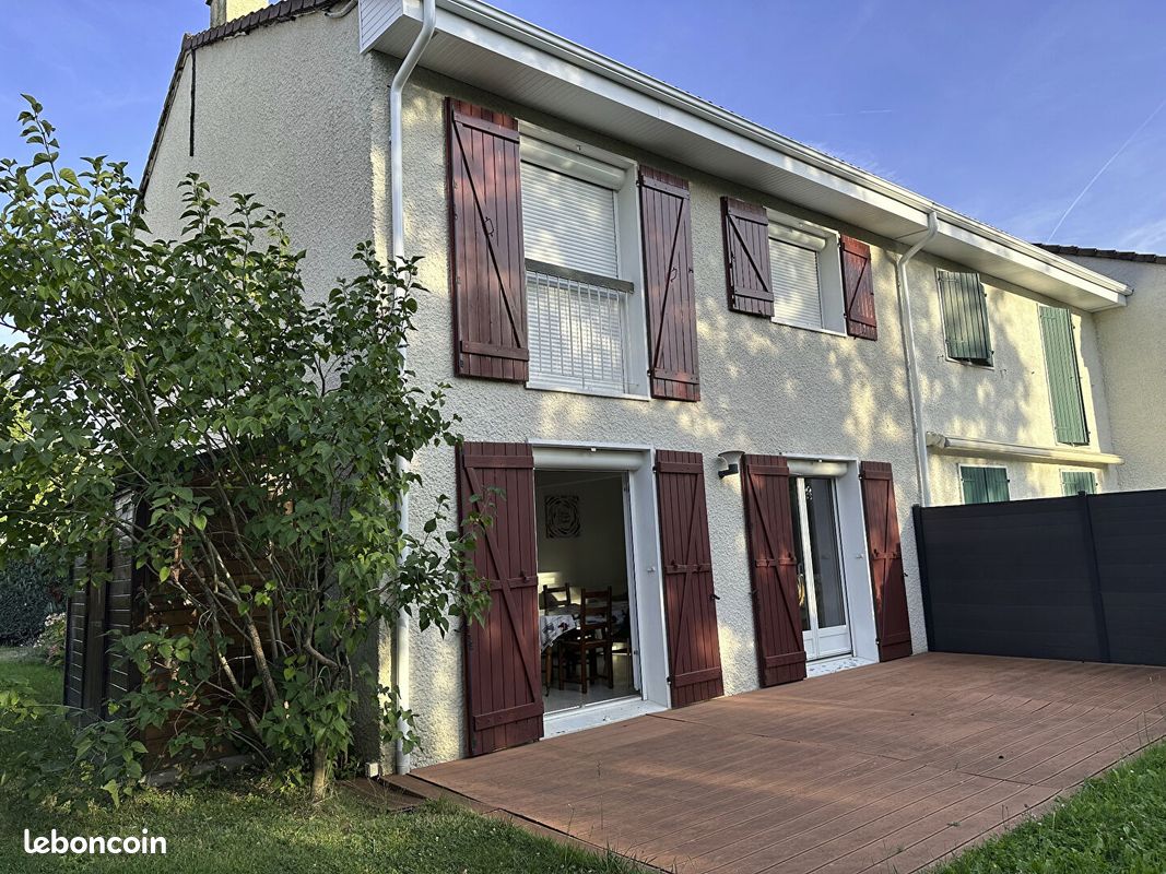 Maison 6 pièces 119 m² · à Montigny-le-Bretonneux · 119 m² · 2 235 €