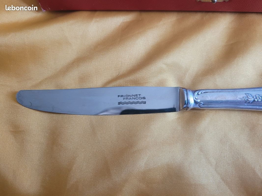 François Frionnet. Coffret de 12 couteaux à fromage. Tbe (image 3)