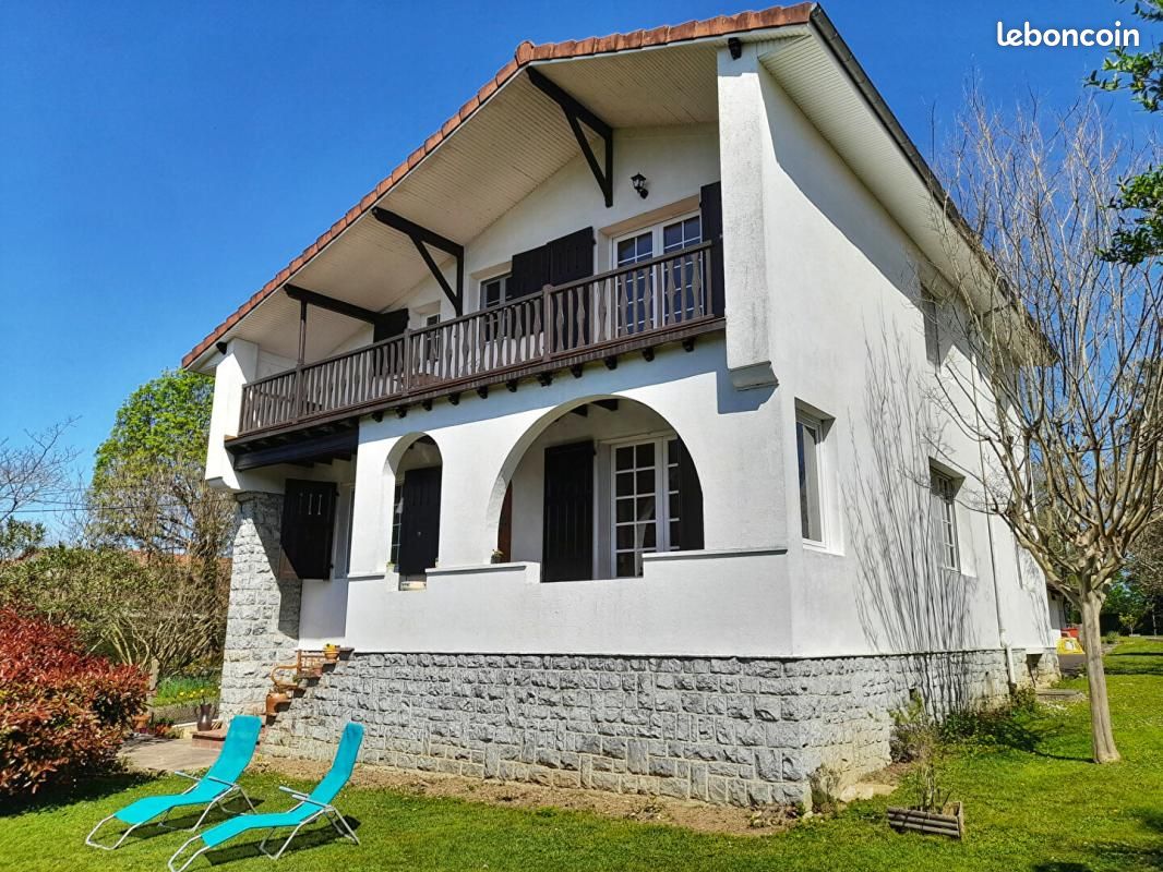 Maison 7 pièces 182 m² · à Oloron-Sainte-Marie · 182 m² · 260 000 €