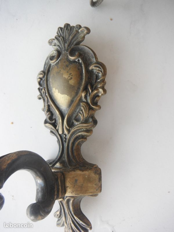 Ancienne applique murale en bronze et bois bougie globe en verre teinte (image 2)
