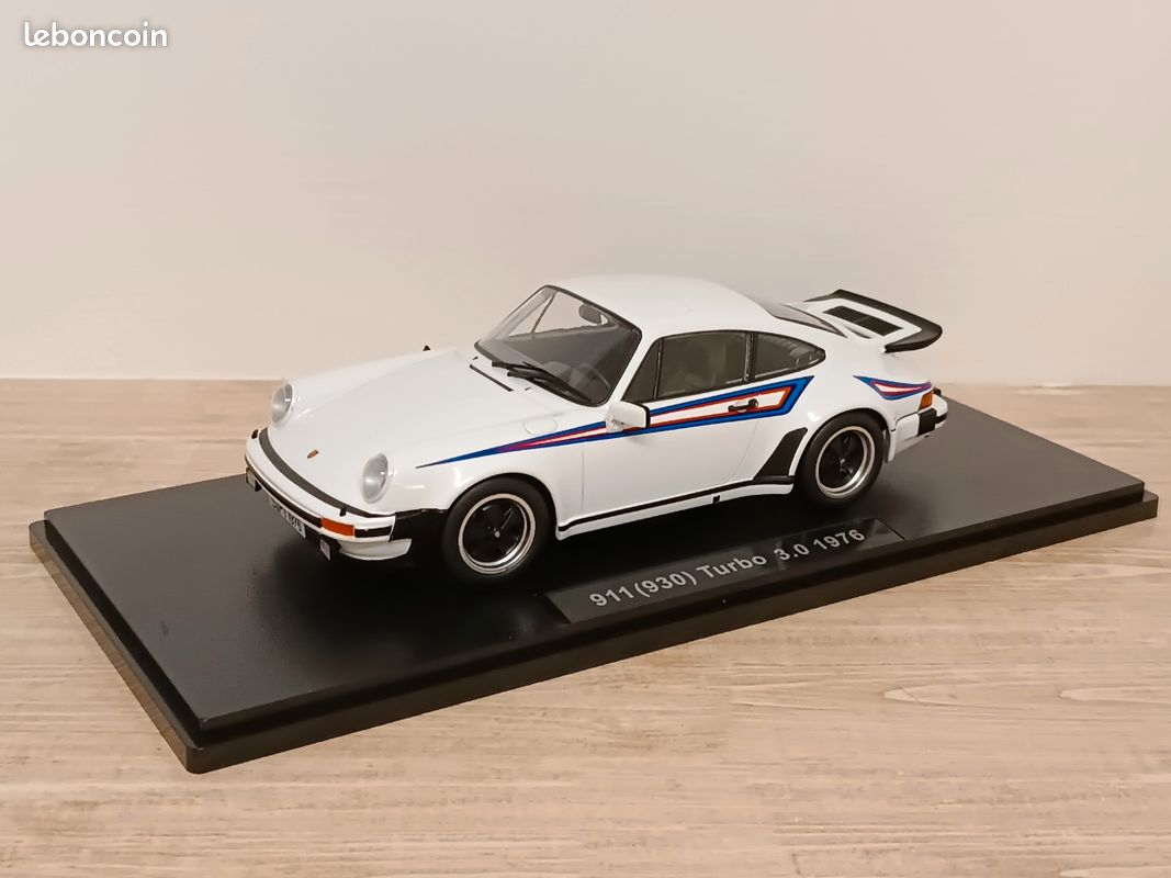 Porsche 911 Turbo 3.0 1976 KK-Scale 1/18 - Couleurs Martini, Blanche, Neuve