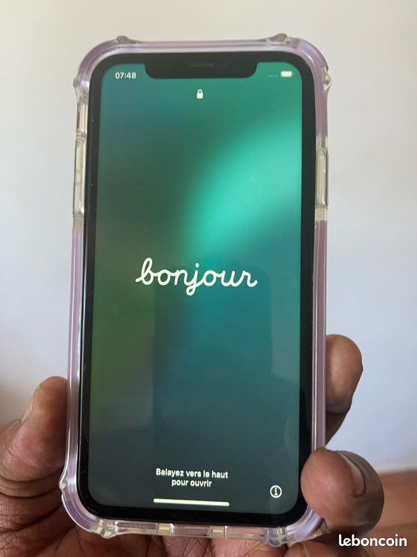 Je vends mon iPhone XR très bon état je me sert plus car j’ai eu un nôtre iPhone ma fille m’a offert (image 2)