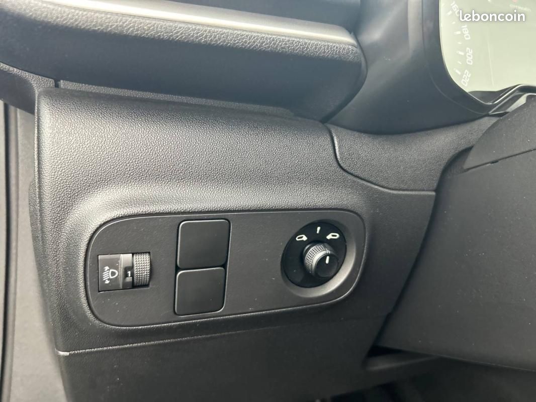 Citroën C3 PureTech 83 S&S BVM5 - Feel Pack (image 24)