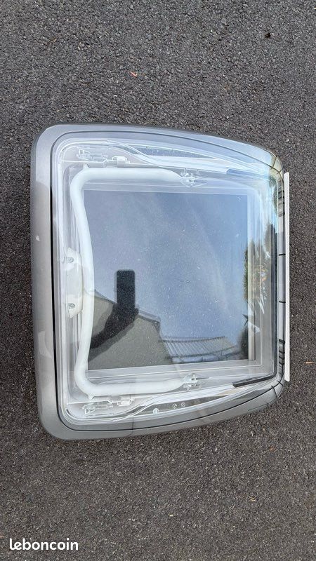 Lanterneau à poignées pour camping-car - Decmo RG-1Q52 Lanterneau à poignées pour camping-car - Decmo RG-1Q52