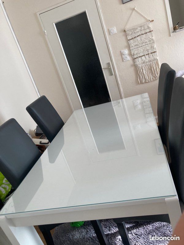 Table (image 3)