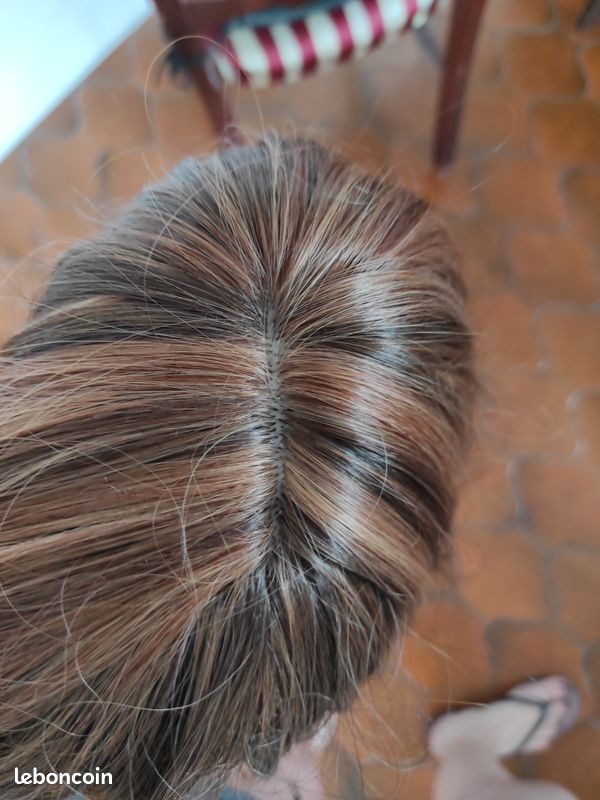 Perruque longue mechée blond doré (image 4)