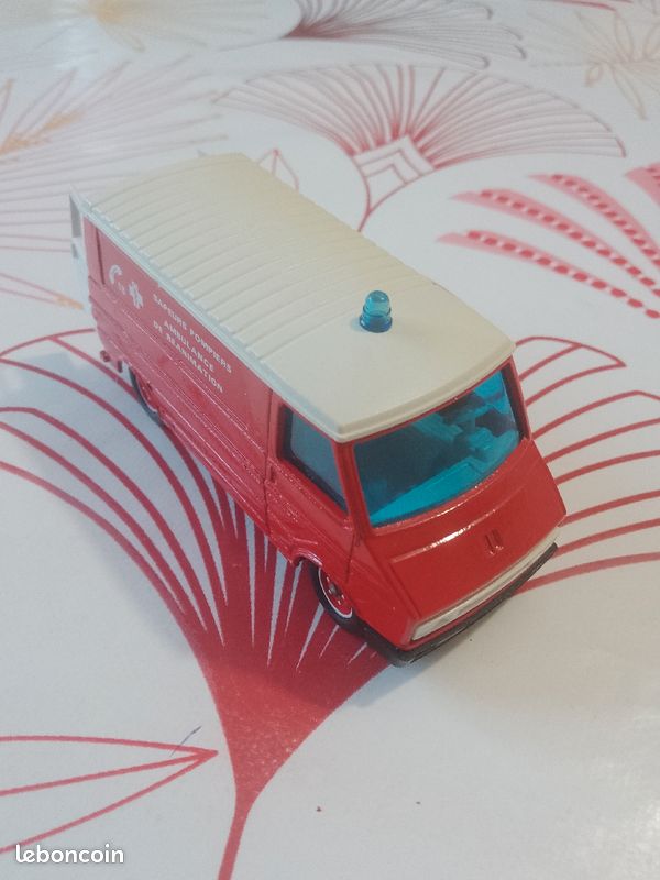 Fourgon de pompier CITROEN C35 Phase 1 VSAB édité à 312 pièces avec une échelle de 1/43 conçu par ELIGOR sur