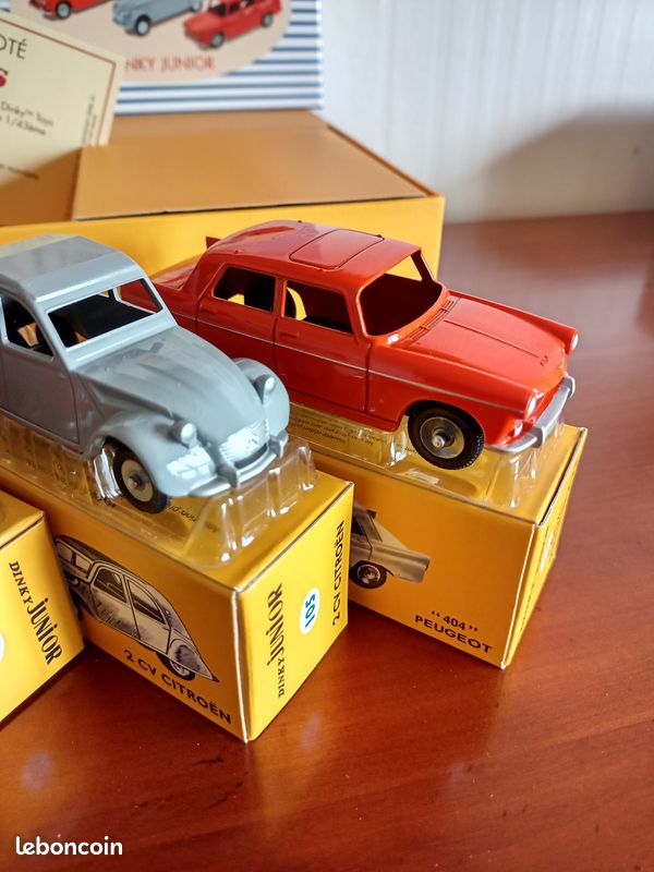 Simca Versailles Taxi . Dinky Toys Atlas .1/43 . État Neuf