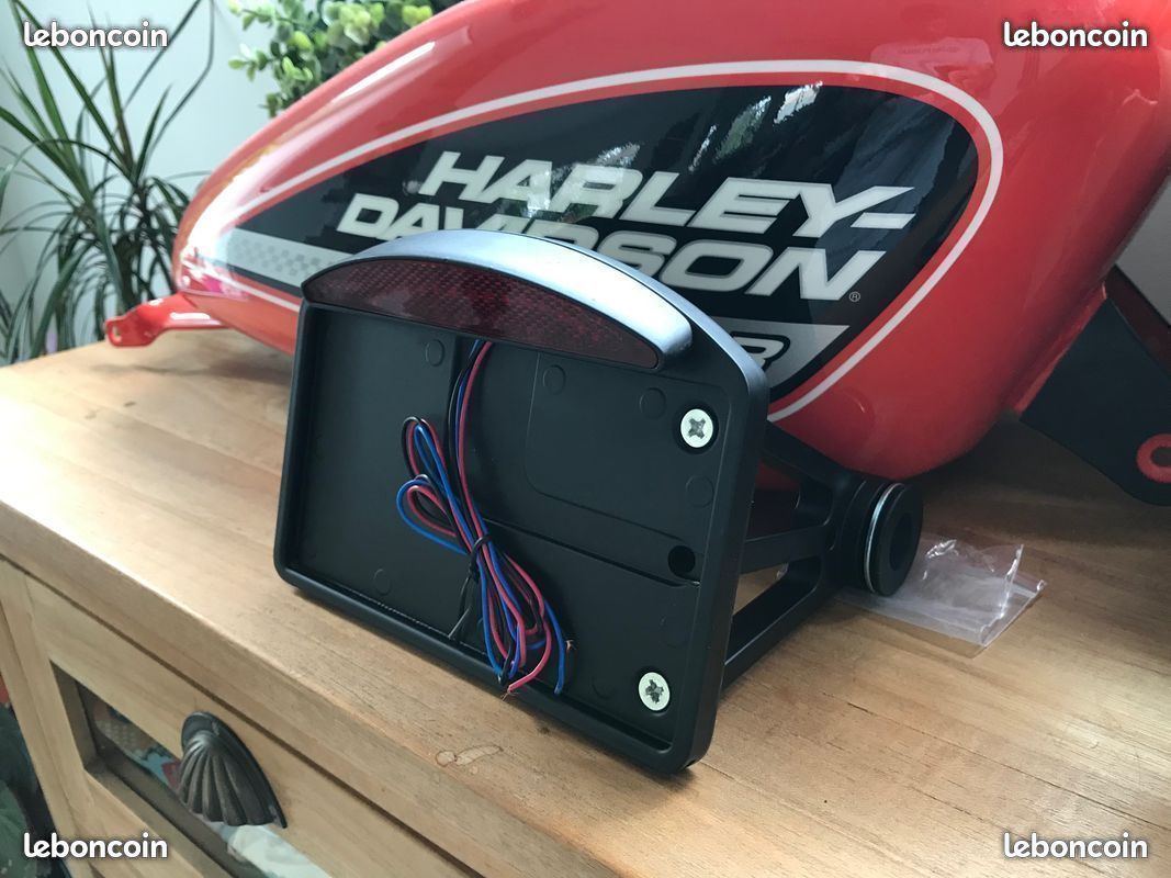 Support plaque latérale pour moto custom ou Harley - Équipement moto