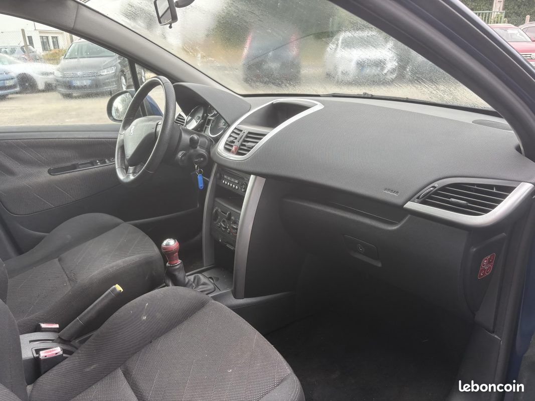 Peugeot 207 1.4 vti 95 premium 2007 (image 6)