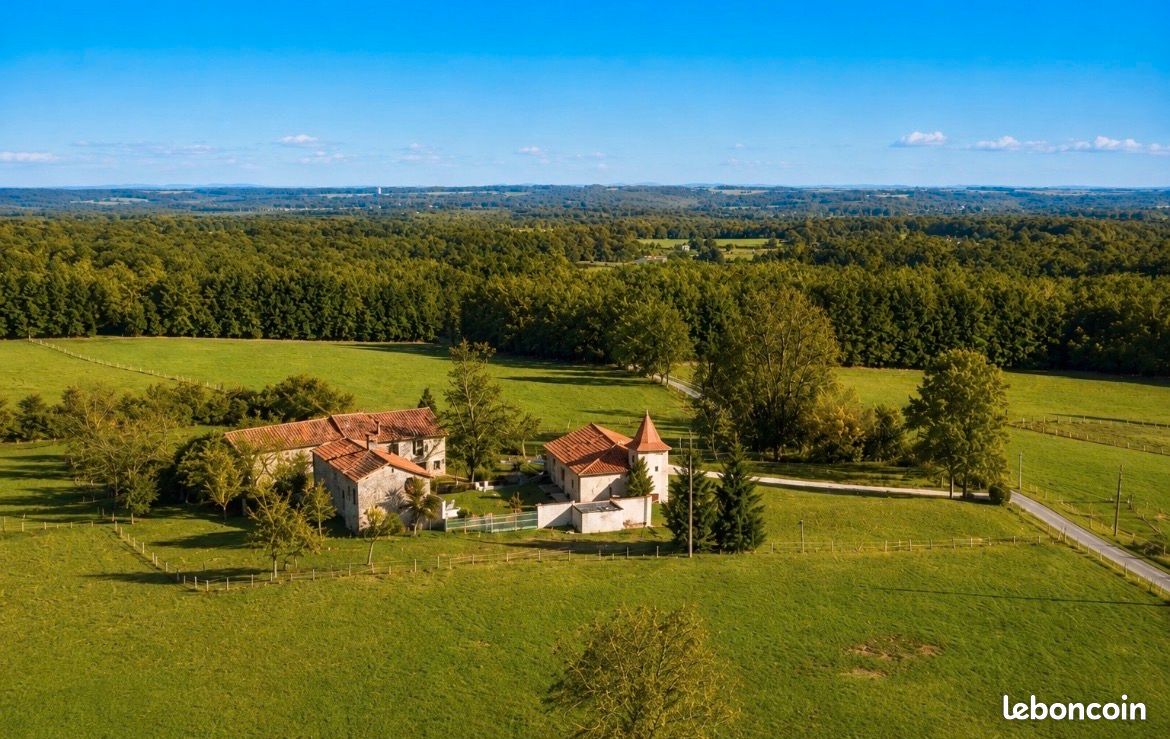 Maison 8 pièces 235 m² · à Verteillac · 235 m² · 595 000 €