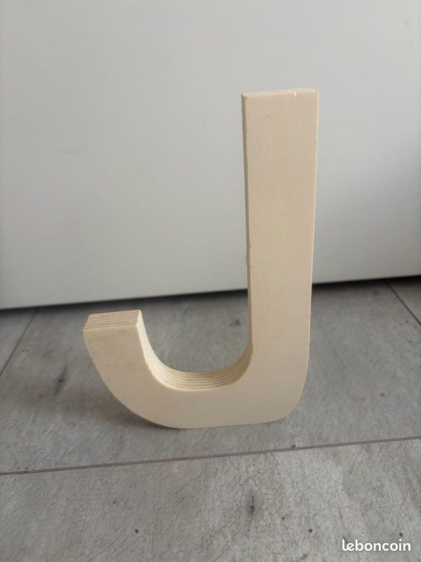 Lettre en bois J artemio 19 cm (image 1)