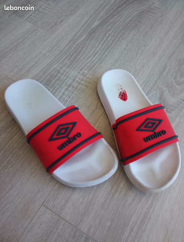 Claquettes retailers UMBRO 33