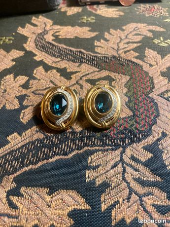 PAIRE DE CLIPS D'OREILLES DIAMANTS DE COULEUR ET DIAMANTS, PAR RENÉ BOIVIN Chris