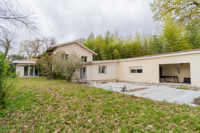 Maison 8 pièces 250 m²
