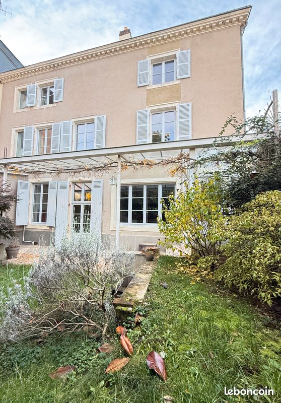 Maison 10 pièces 300 m² · à Le Mans · 300 m² · 565 000 €