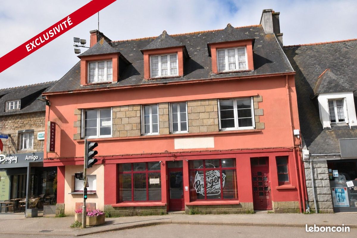 Immeuble 213 m² · à Plonévez-Porzay · 213 m² · 295 000 €