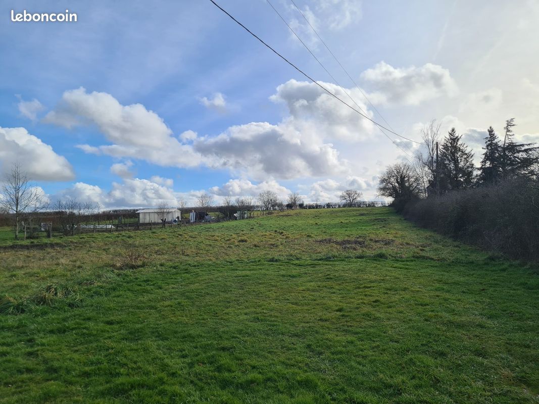 Terrain 1547 m² · à Lusigny · 33 500 €