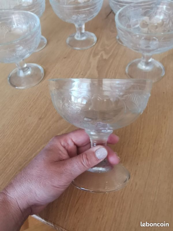 Lot 8 coupes à glace en verre
France
Parfait état (image 3)