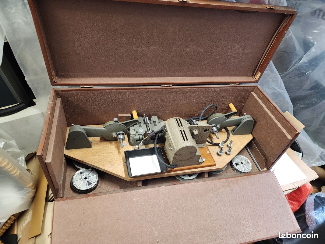 Banc de montage colleuse Arguet 8mm Super 8 en superbe mallette petits rangements (image 9)