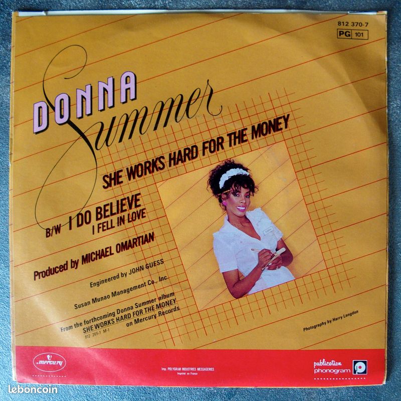 DONNA SUMMER She Works Hard - 45 tours 1983 (image 2)