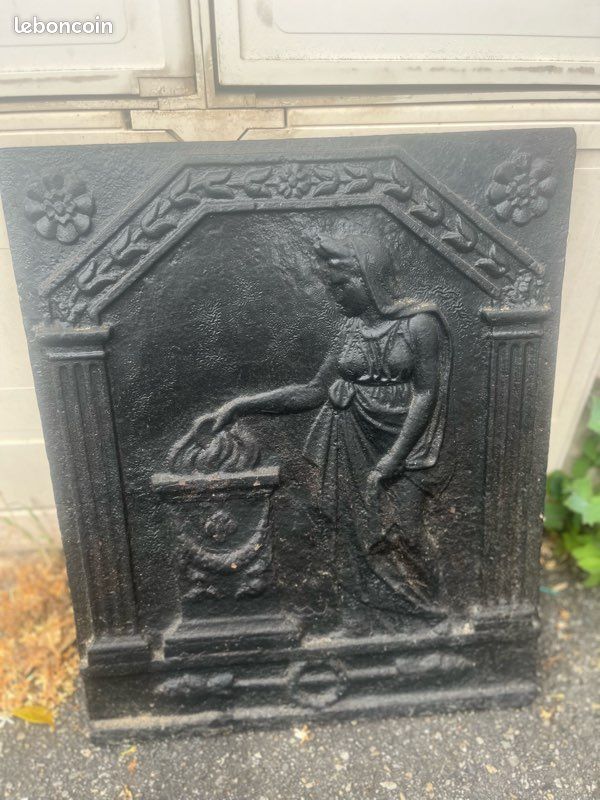Plaque de cheminée ancienne en fonte (image 1)